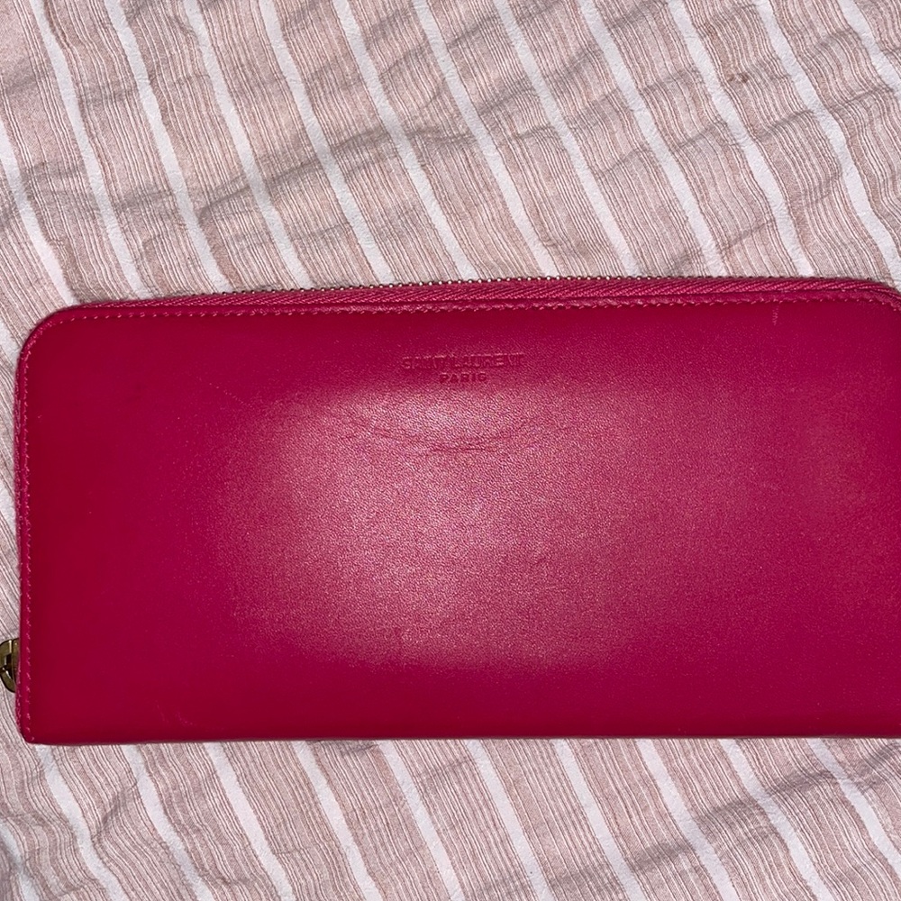 Gently worn wallet💕